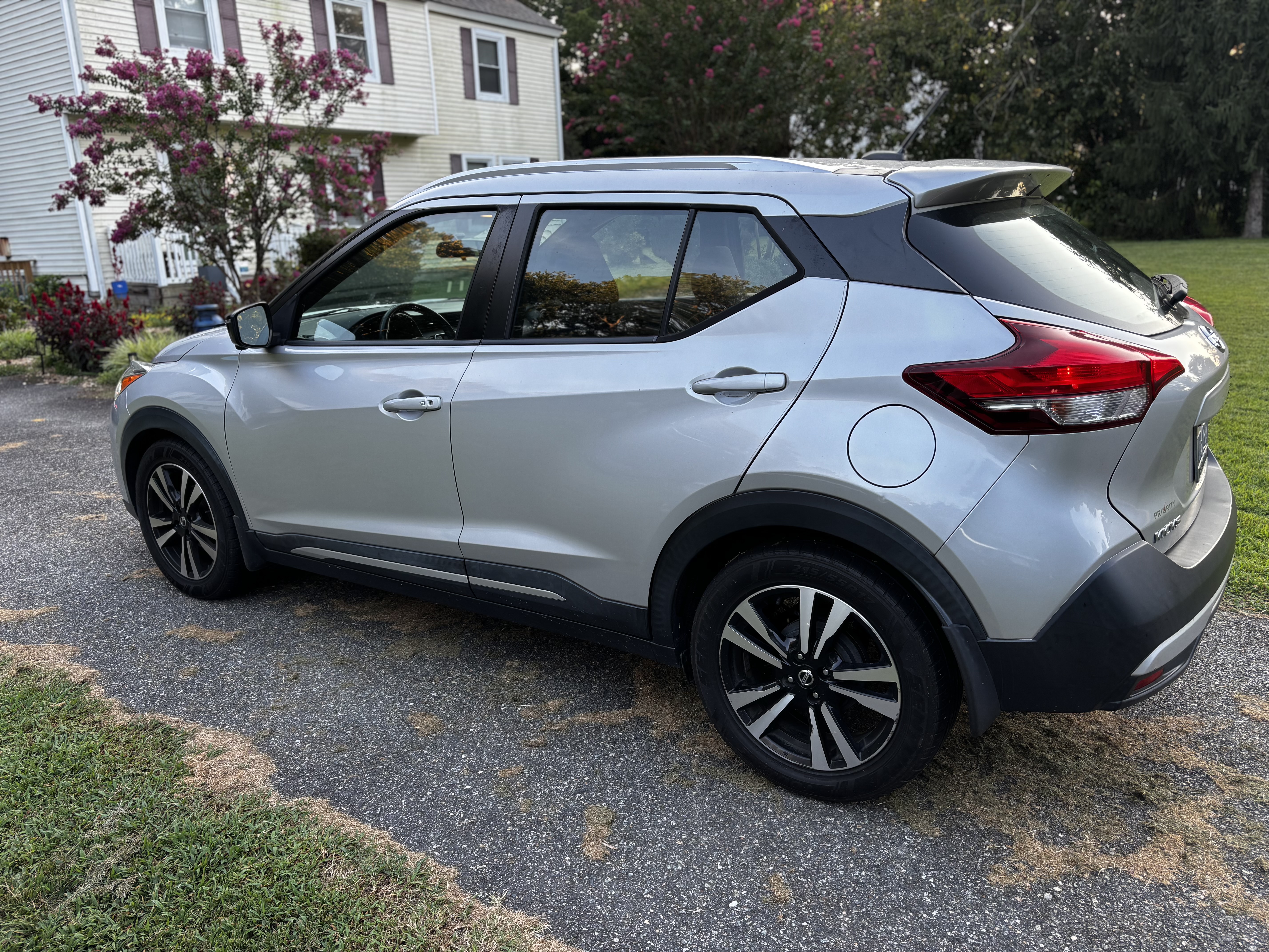 Used 2018 Nissan Kicks SR FWD image 4