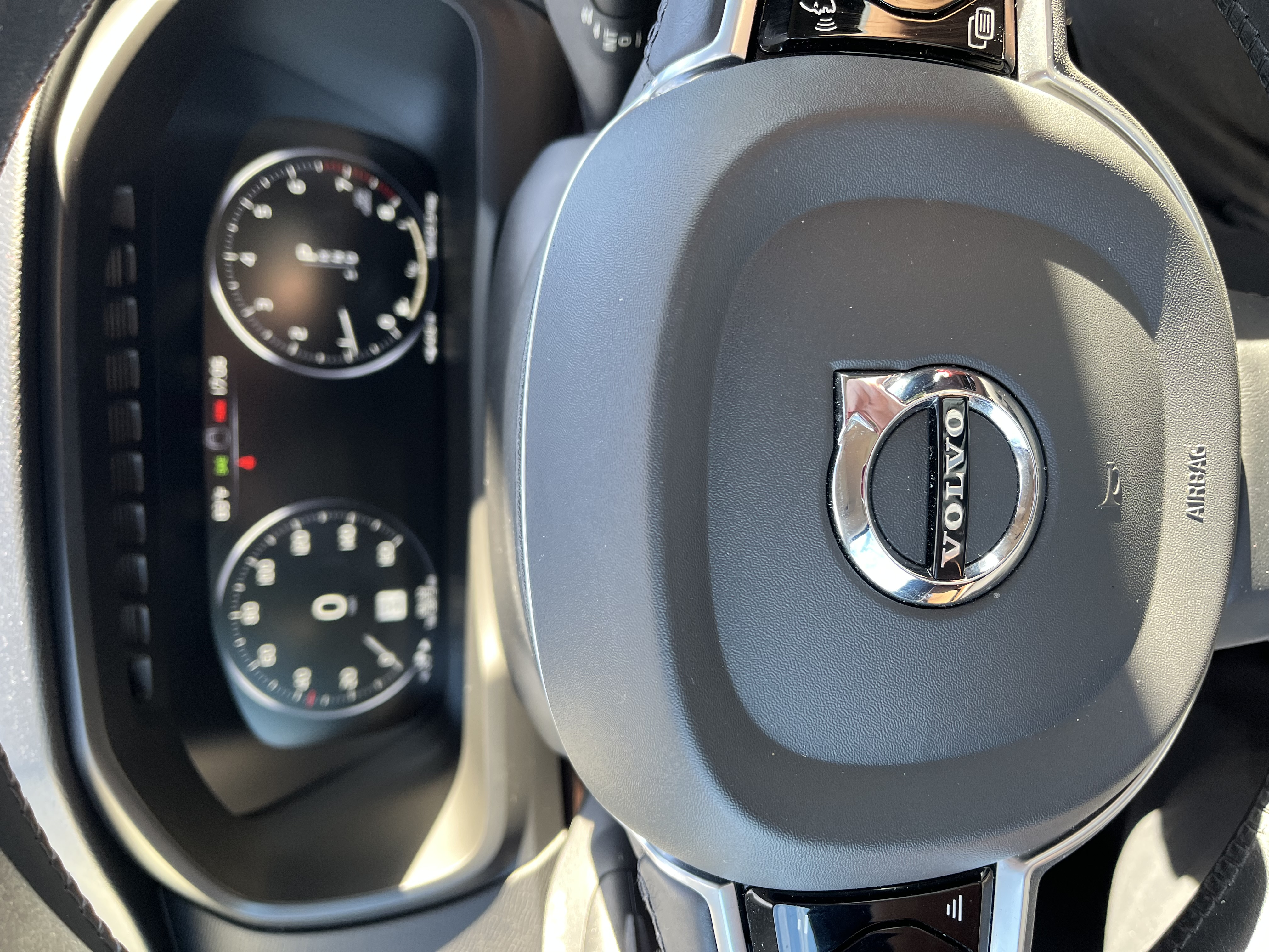 Used 2019 Volvo XC90 T6 Momentum w/ Protection Package Premier AWD/4WD image 2