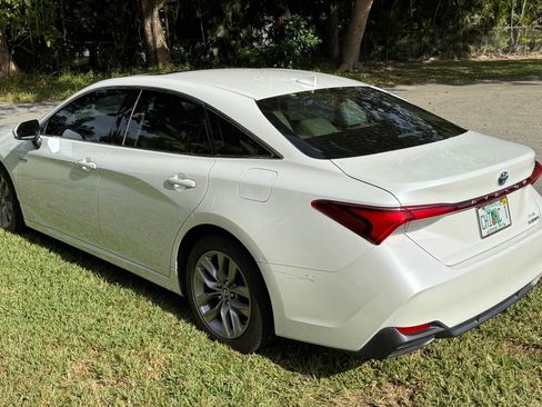 Used 2019 Toyota Avalon XLE image 5