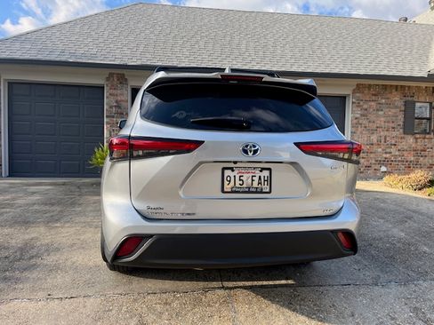 Used 2021 Toyota Highlander XLE image 5