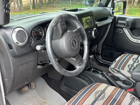 Used 2014 Jeep Wrangler Sahara w/ Connectivity Group AWD/4WD image 13