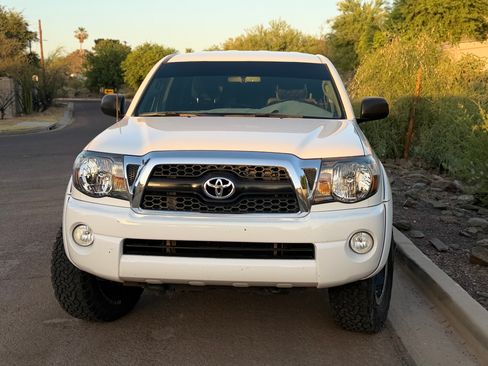 Used 2011 Toyota Tacoma 4x4 Double Cab w/ TRD Off-Road Pkg w/JBL Audio image 4