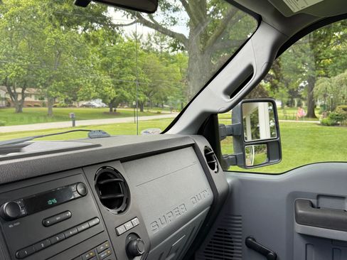 Used 2015 Ford F250 XL w/ FX4 Off-Road Package AWD/4WD image 11