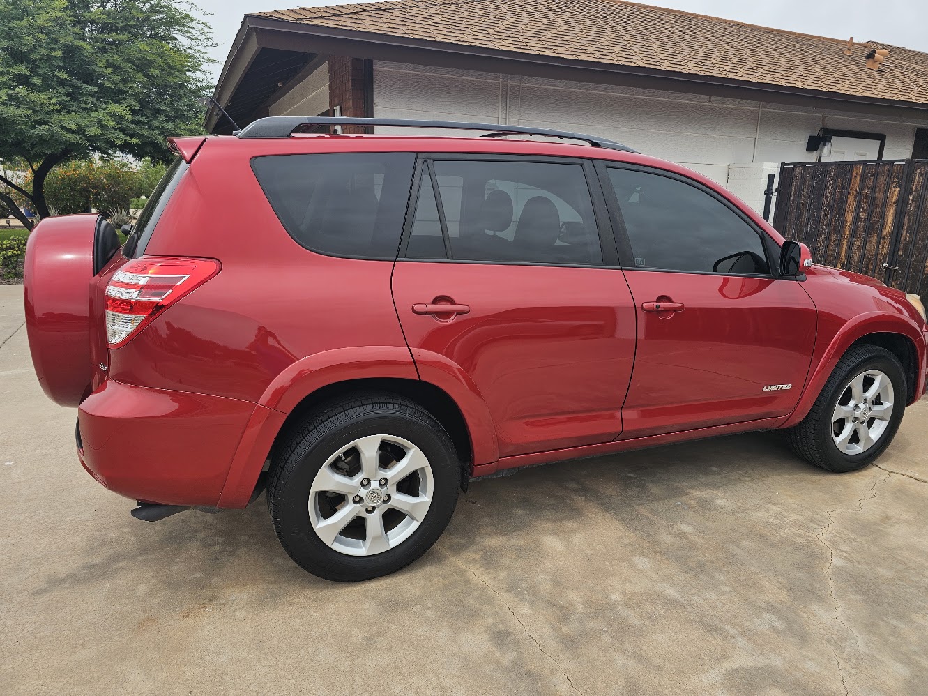 Used 2011 Toyota RAV4 Limited AWD/4WD image 8