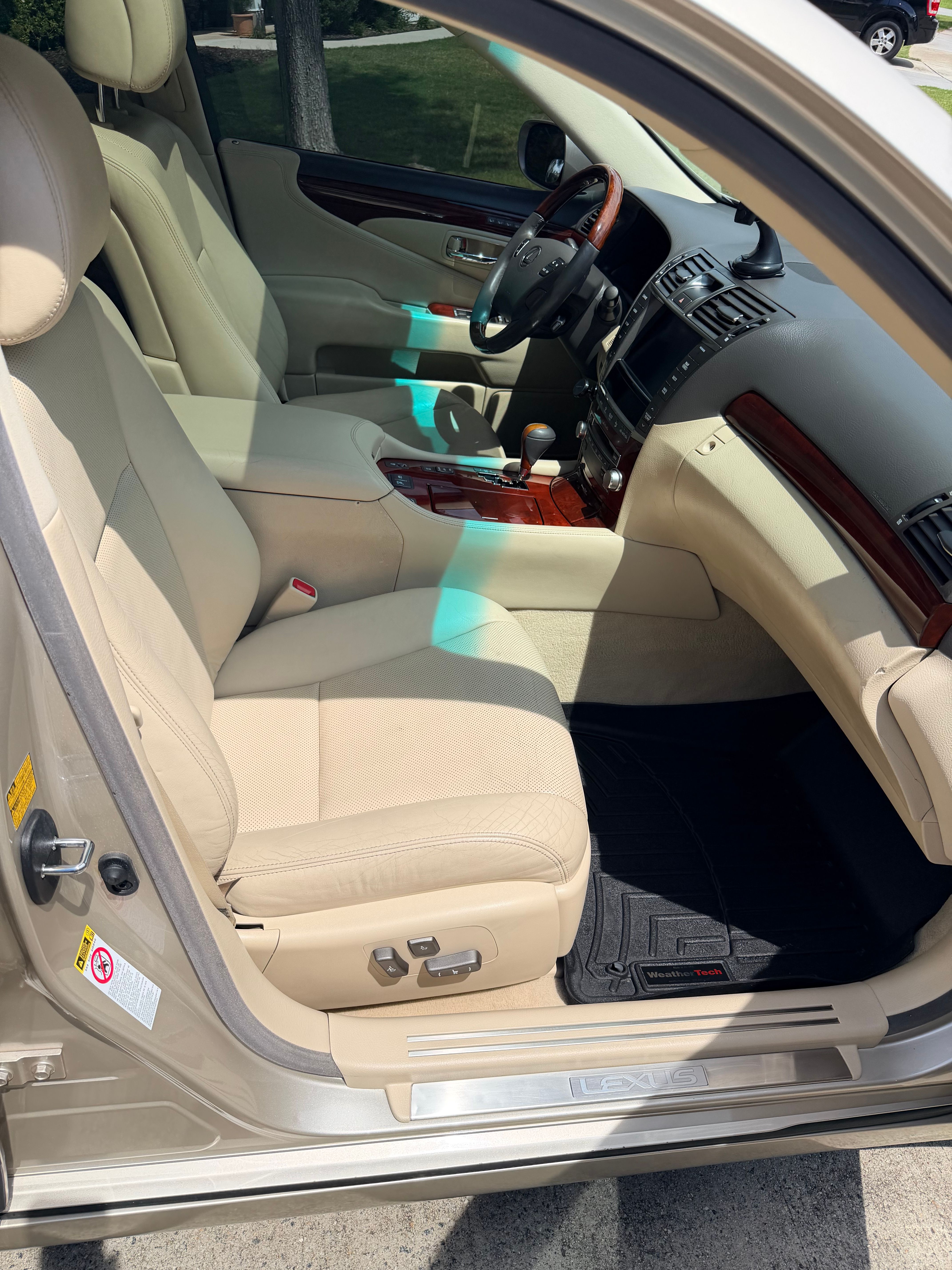 Used 2011 Lexus LS 460 w/ Comfort Pkg RWD image 5