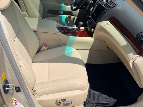 Used 2011 Lexus LS 460 w/ Comfort Pkg RWD image 5