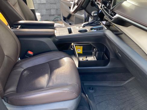 Used 2022 Toyota Sienna Platinum AWD/4WD image 13