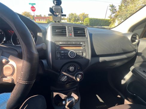 Used 2013 Nissan Versa SV w/ Convenience Pkg image 4