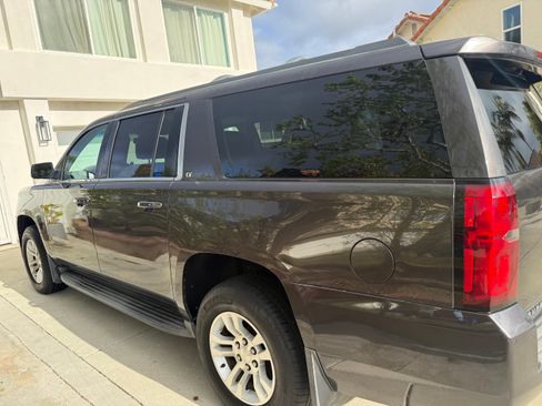 Used 2016 Chevrolet Suburban LT image 2