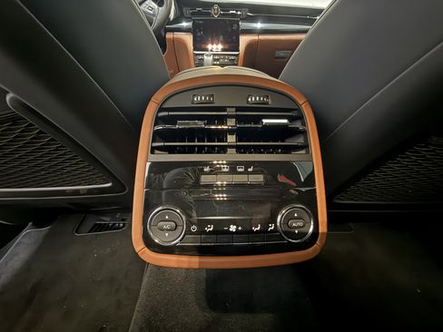 Used 2021 Maserati Quattroporte Trofeo image 17