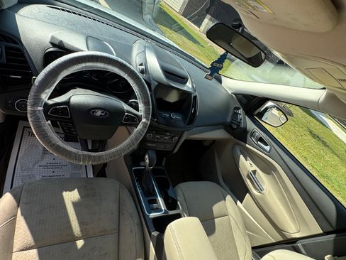 Used 2018 Ford Escape SE w/ SE Sync 3 Package FWD image 9