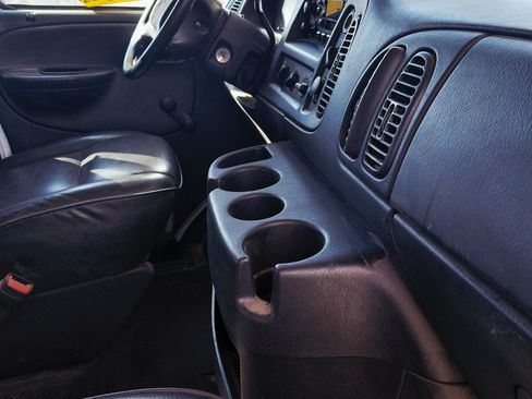 Used 2001 Dodge B3500 image 17