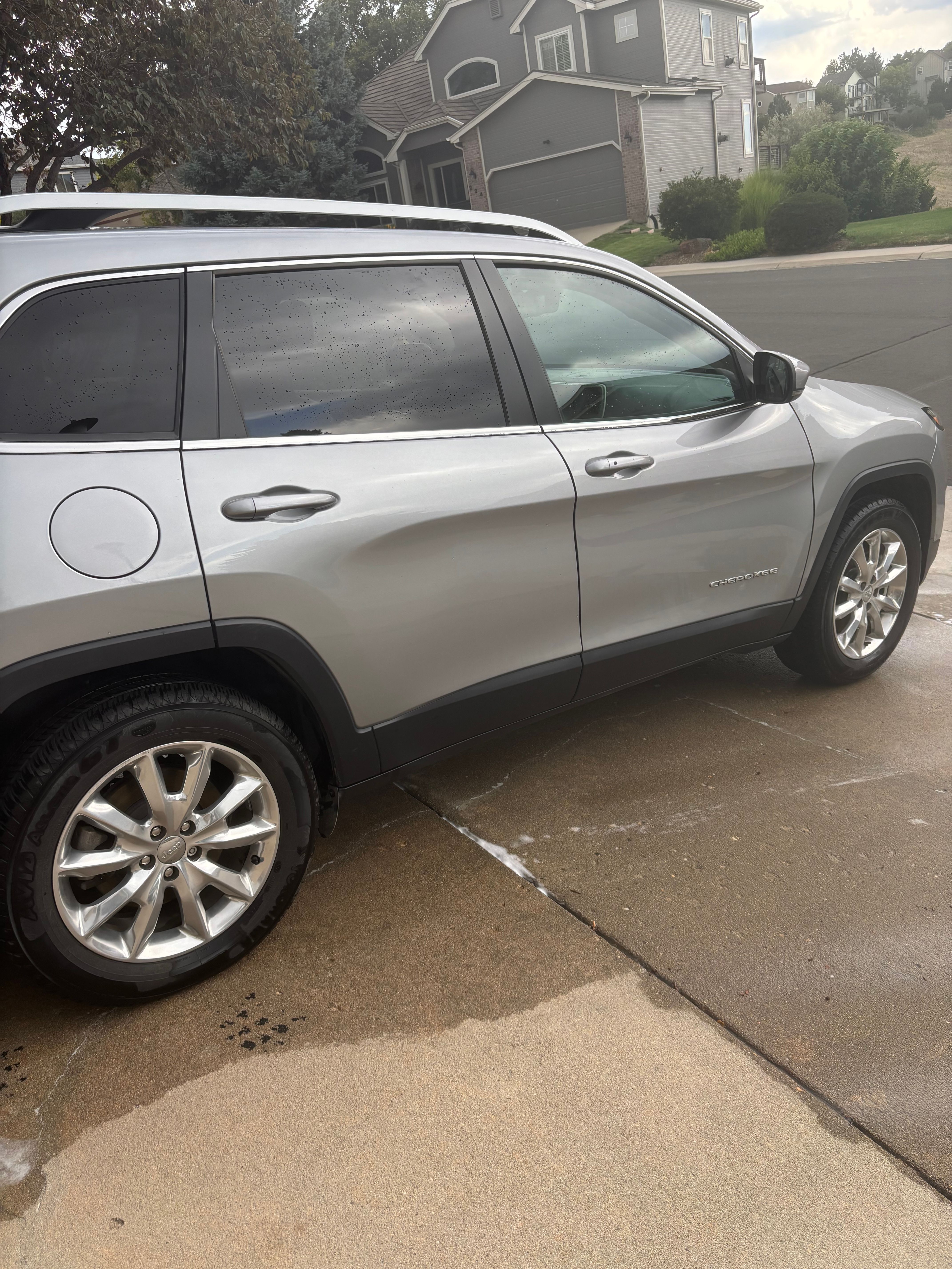 Used 2016 Jeep Cherokee Limited AWD/4WD image 8