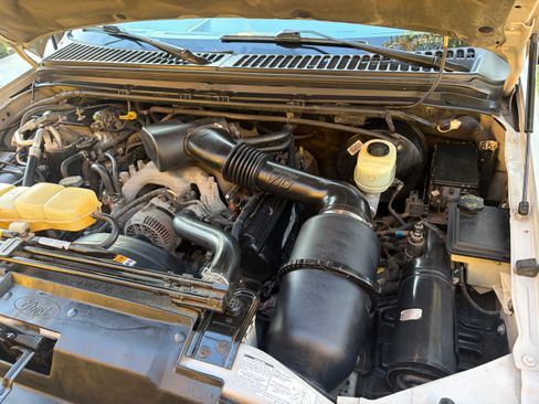 Used 2001 Ford Excursion XLT image 24