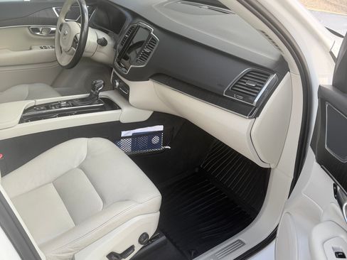 Used 2020 Volvo XC90 T5 Momentum w/ Protection Package Premier image 14