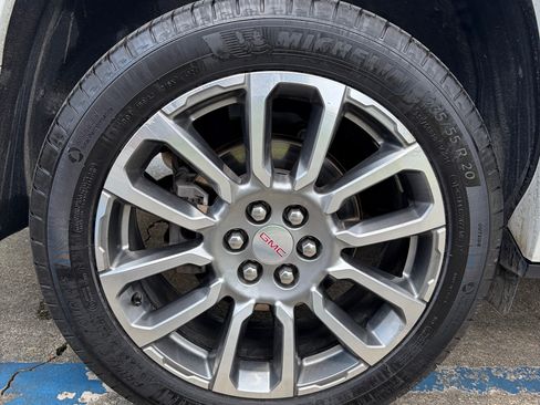 Used 2022 GMC Acadia Denali w/ Denali Ultimate Package FWD image 20