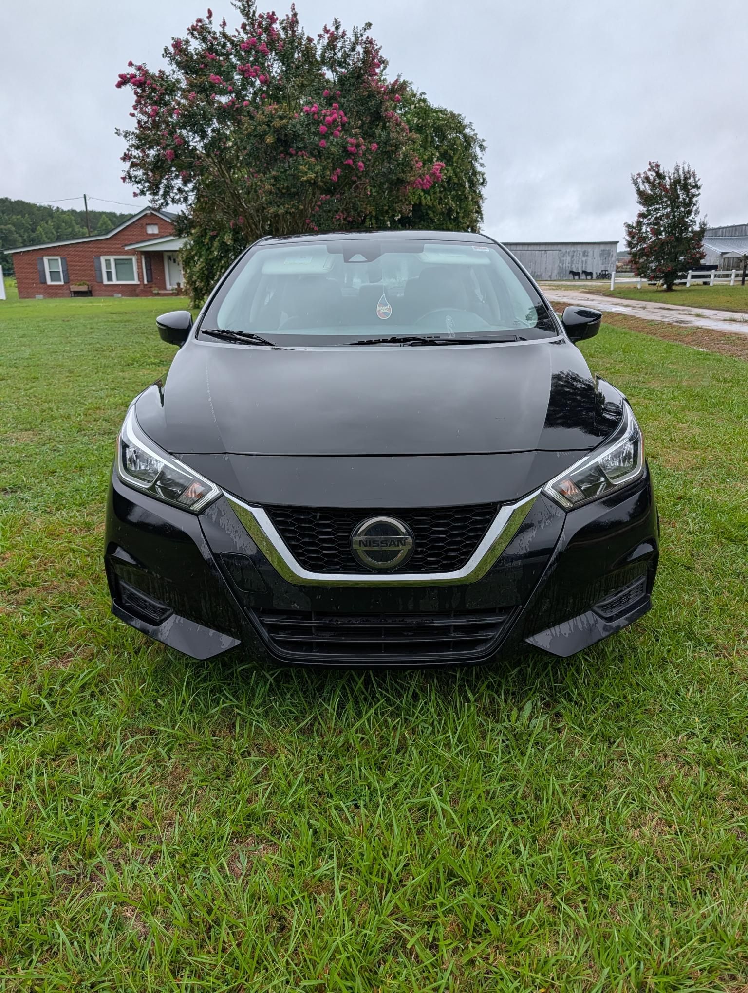 Used 2020 Nissan Versa SV FWD image 2