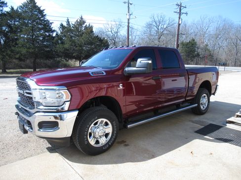 Used 2024 RAM 2500 Tradesman w/ Chrome Appearance Group image 5