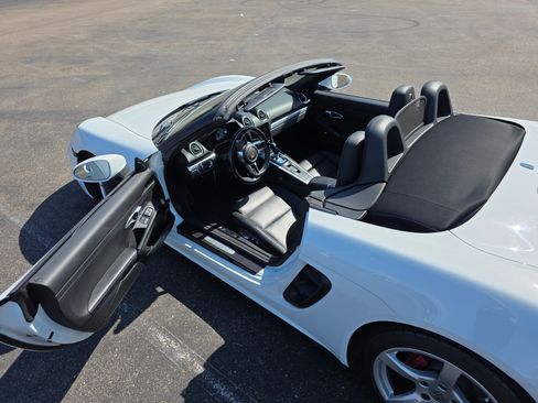 Used 2017 Porsche 718 Boxster S image 13