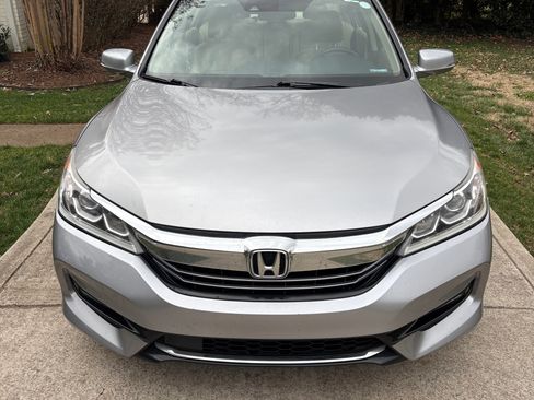 Used 2017 Honda Accord Hybrid Sedan image 4