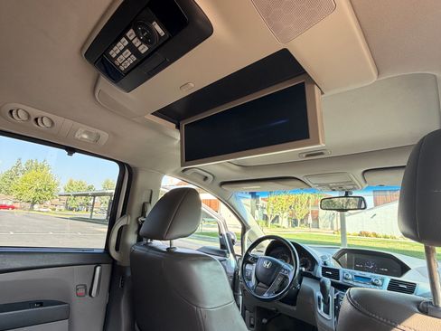 Used 2012 Honda Odyssey Touring Elite image 12