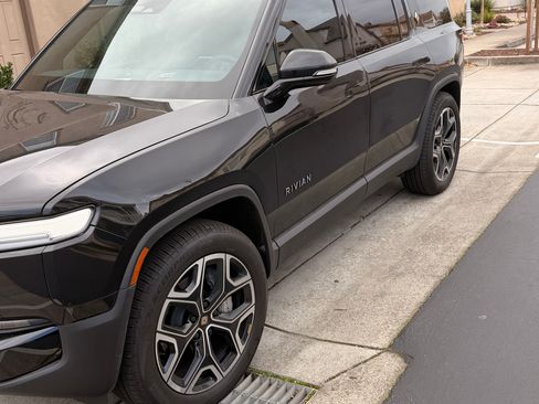 Used 2026 Rivian R1S Adventure image 4