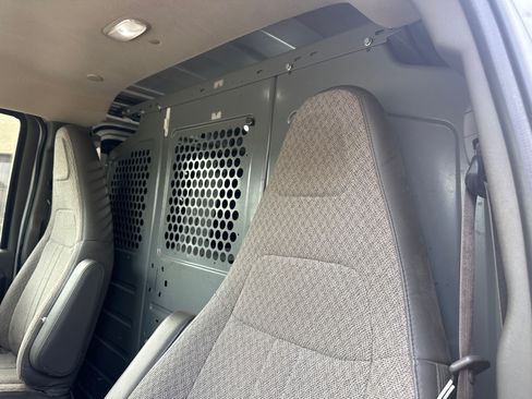 Used 2017 GMC Savana 2500 image 12