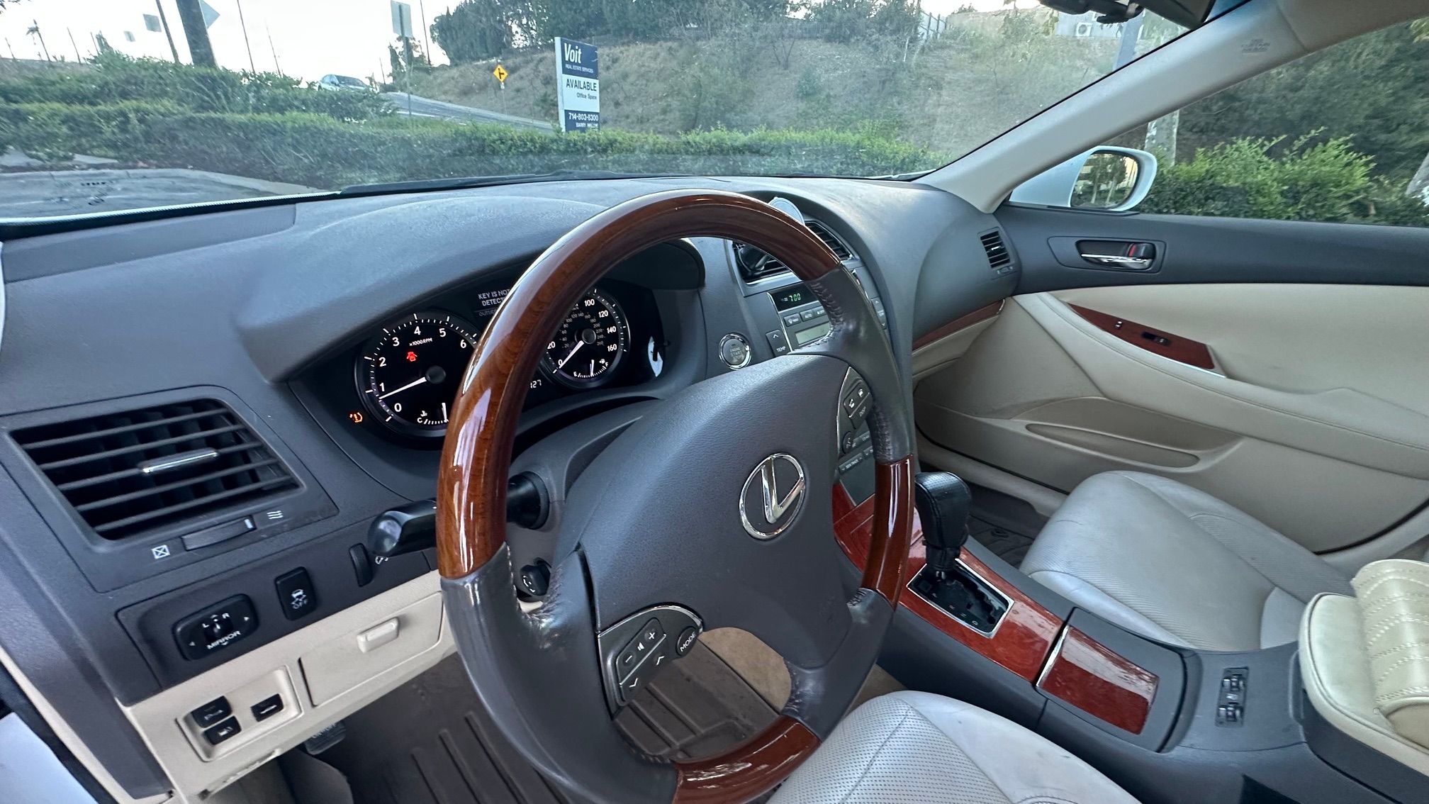 Used 2010 Lexus ES 350 w/ Preferred Accessory Package FWD image 5