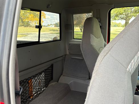 Used 2001 MAZDA B-Series Pickup 4x4 Cab Plus B3000 image 12