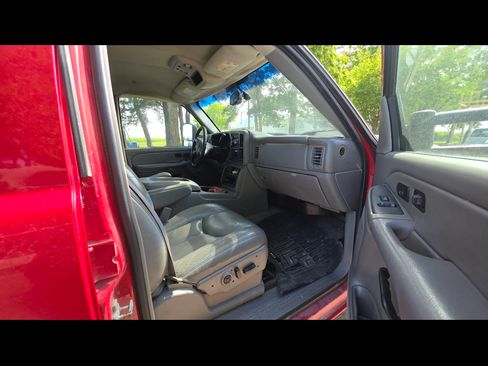 Used 2005 Chevrolet Silverado 2500 LT w/ Heavy-Duty Power Package AWD/4WD image 5