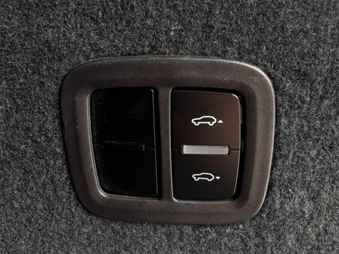 Used 2023 Porsche Cayenne AWD/4WD image 13