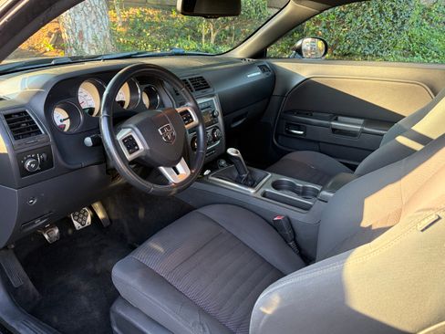 Used 2012 Dodge Challenger R/T image 12