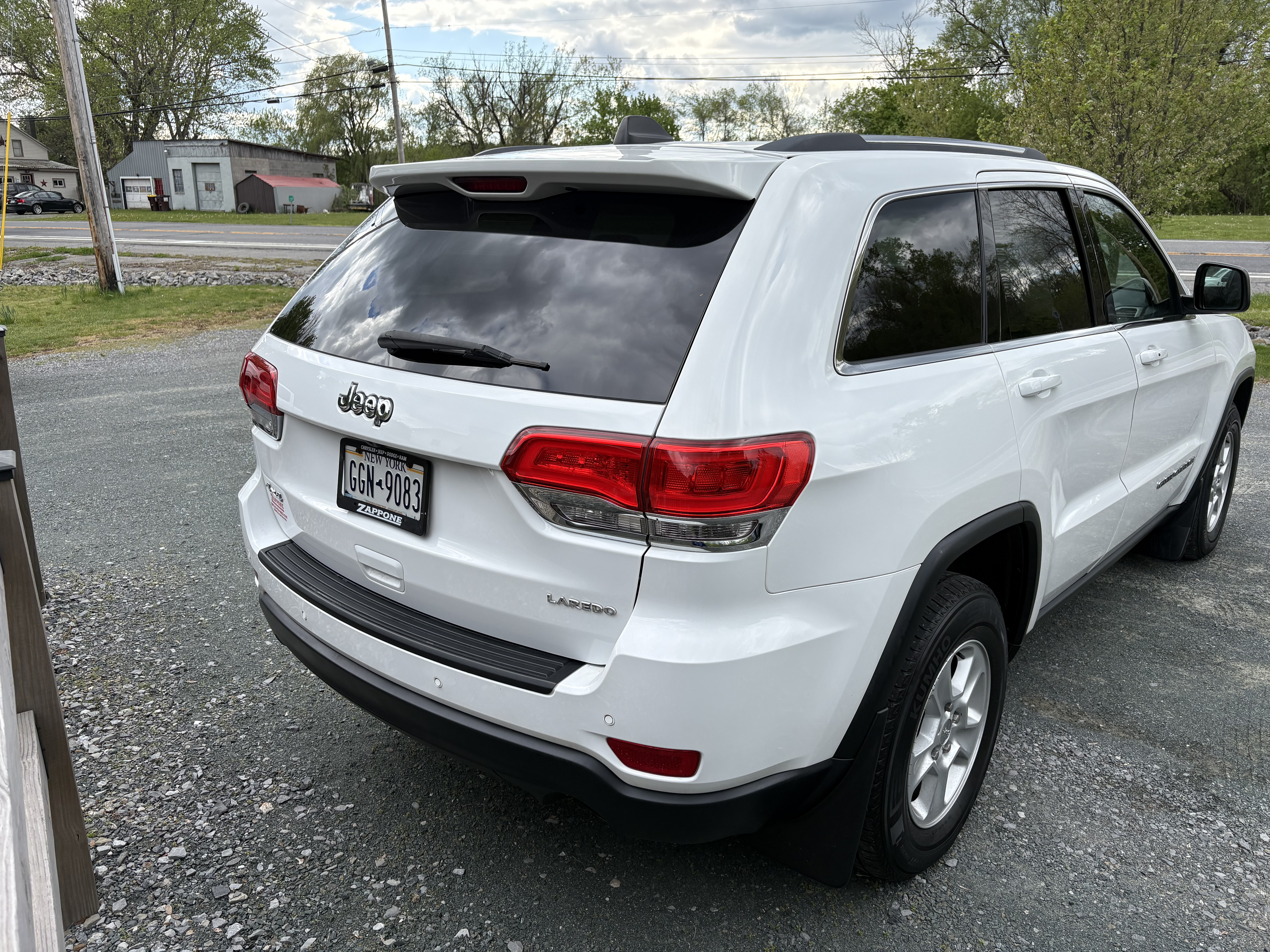 Used 2017 Jeep Grand Cherokee Laredo w/ Quick Order Package 23E AWD/4WD image 4