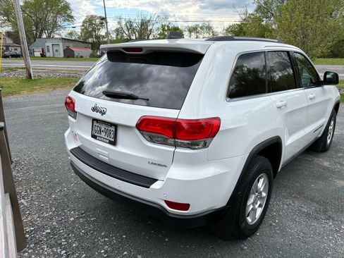 Used 2017 Jeep Grand Cherokee Laredo w/ Quick Order Package 23E AWD/4WD image 4