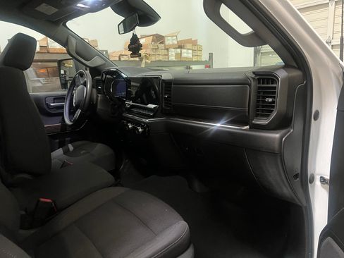 Used 2024 GMC Sierra 3500 SLE image 6