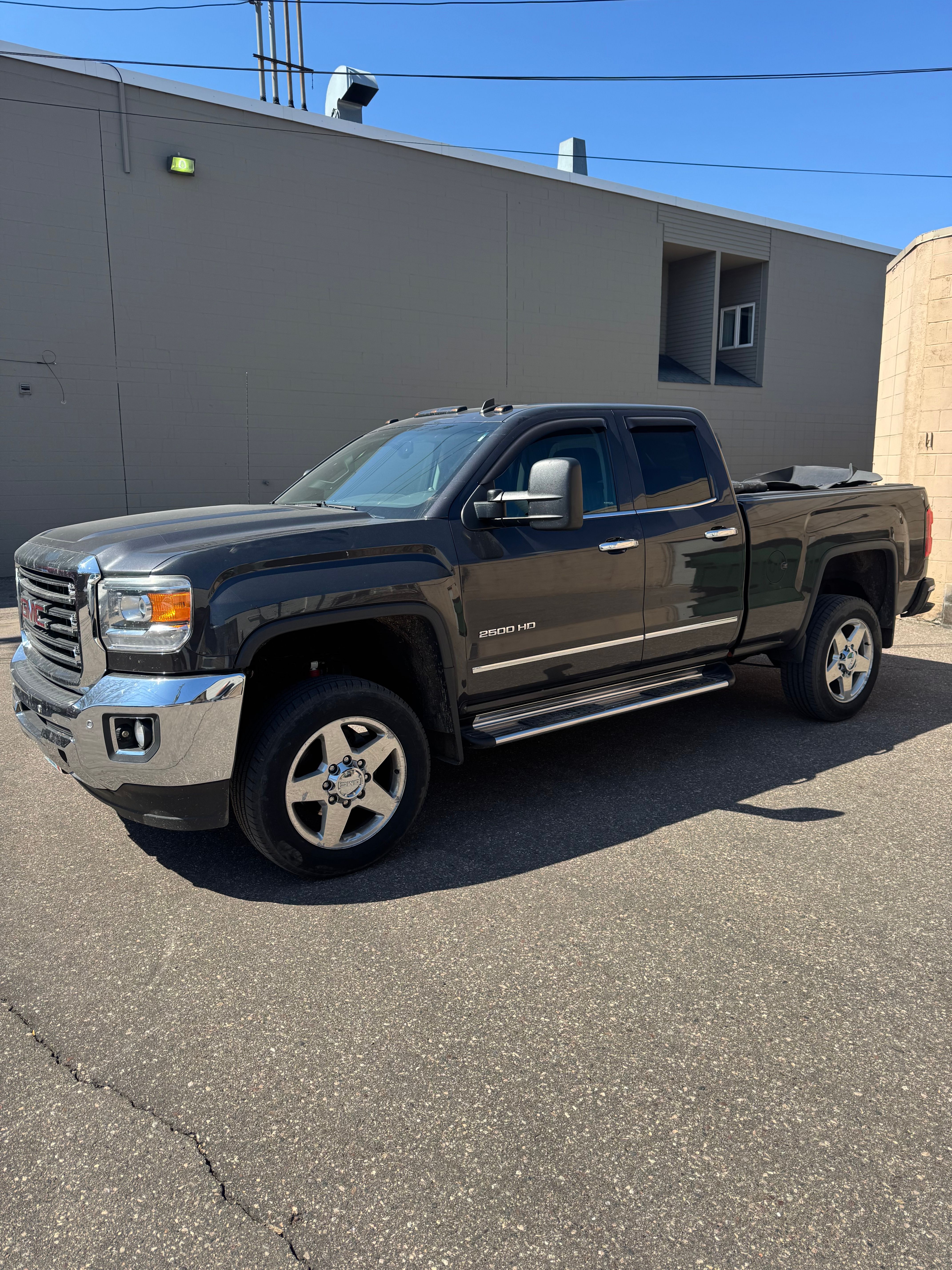 Used 2015 GMC Sierra 2500 SLT w/ SLT Preferred Package AWD/4WD image 2