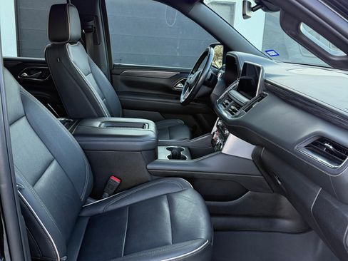 Used 2022 GMC Yukon XL SLT w/ SLT Luxury Package image 12