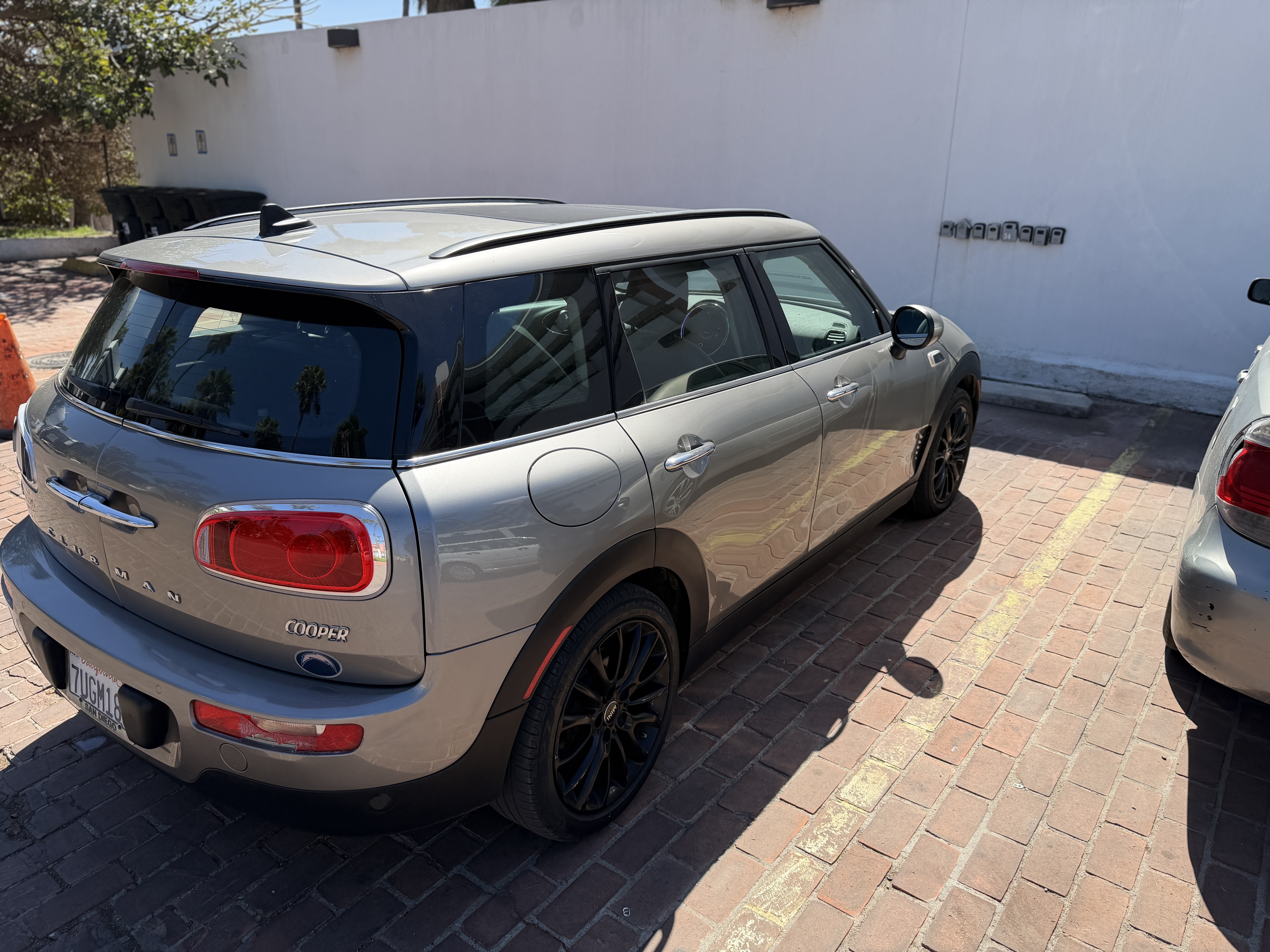 Used 2016 MINI Cooper Clubman FWD image 9