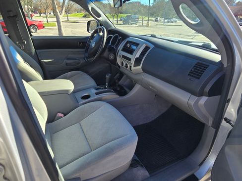 Used 2006 Toyota Tacoma PreRunner w/ SR5 Pkg #2 image 15