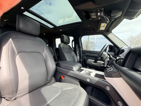 Used 2025 Land Rover Defender 130 X-Dynamic SE image 8