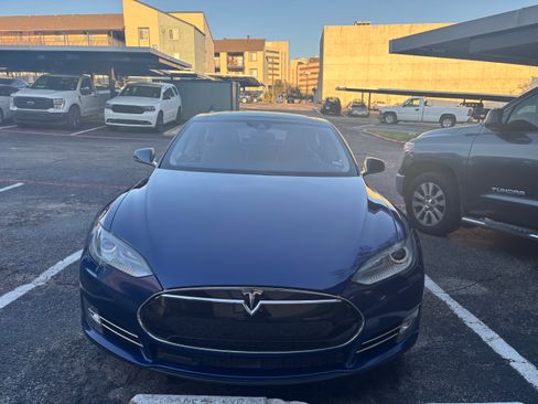 Used 2015 Tesla Model S 90D image 6
