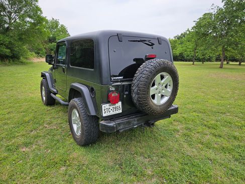 Used 2006 Jeep Wrangler Unlimited image 2