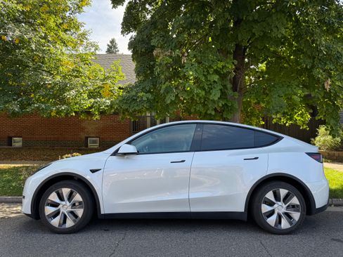 Used 2020 Tesla Model Y Long Range image 6