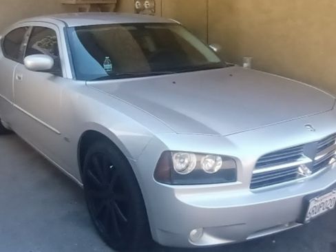 Used 2010 Dodge Charger SXT image 2