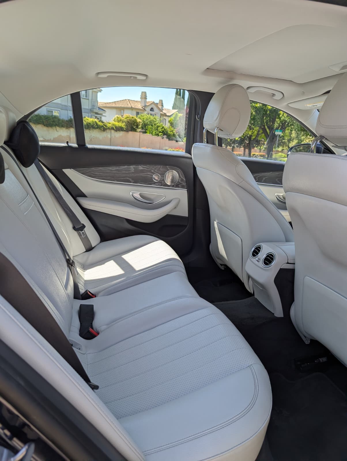 Used 2022 Mercedes-Benz E 350 Sedan image 9