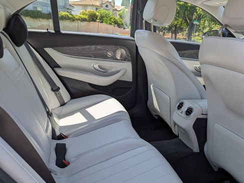 Used 2022 Mercedes-Benz E 350 Sedan image 9