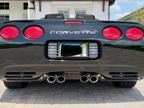 Used 2004 Chevrolet Corvette Convertible w/ Preferred Equipment Group RWD image 17
