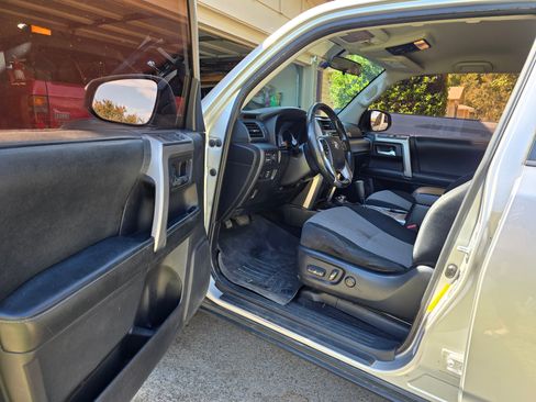 Used 2014 Toyota 4Runner SR5 image 4