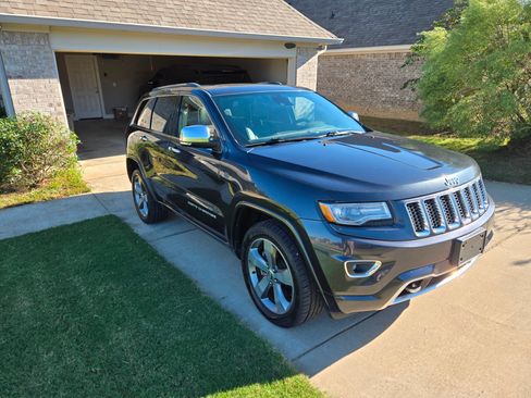 Used 2014 Jeep Grand Cherokee Overland w/ Advanced Technology Group image 2