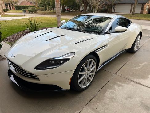 Used 2017 Aston Martin DB11 V12 RWD image 1
